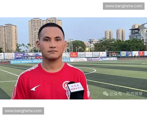 阳江足球联赛全新升级赛事揭幕 多队争夺冠军荣耀激烈角逐 阳江足球联赛全新升级赛事揭幕 多队争夺冠军荣耀激烈角逐